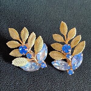 Vintage Hobe clip on earrings.